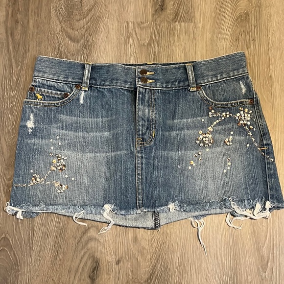 Abercrombie & Fitch Dresses & Skirts - Abercrombie and Fitch cotton skirt. Size 6